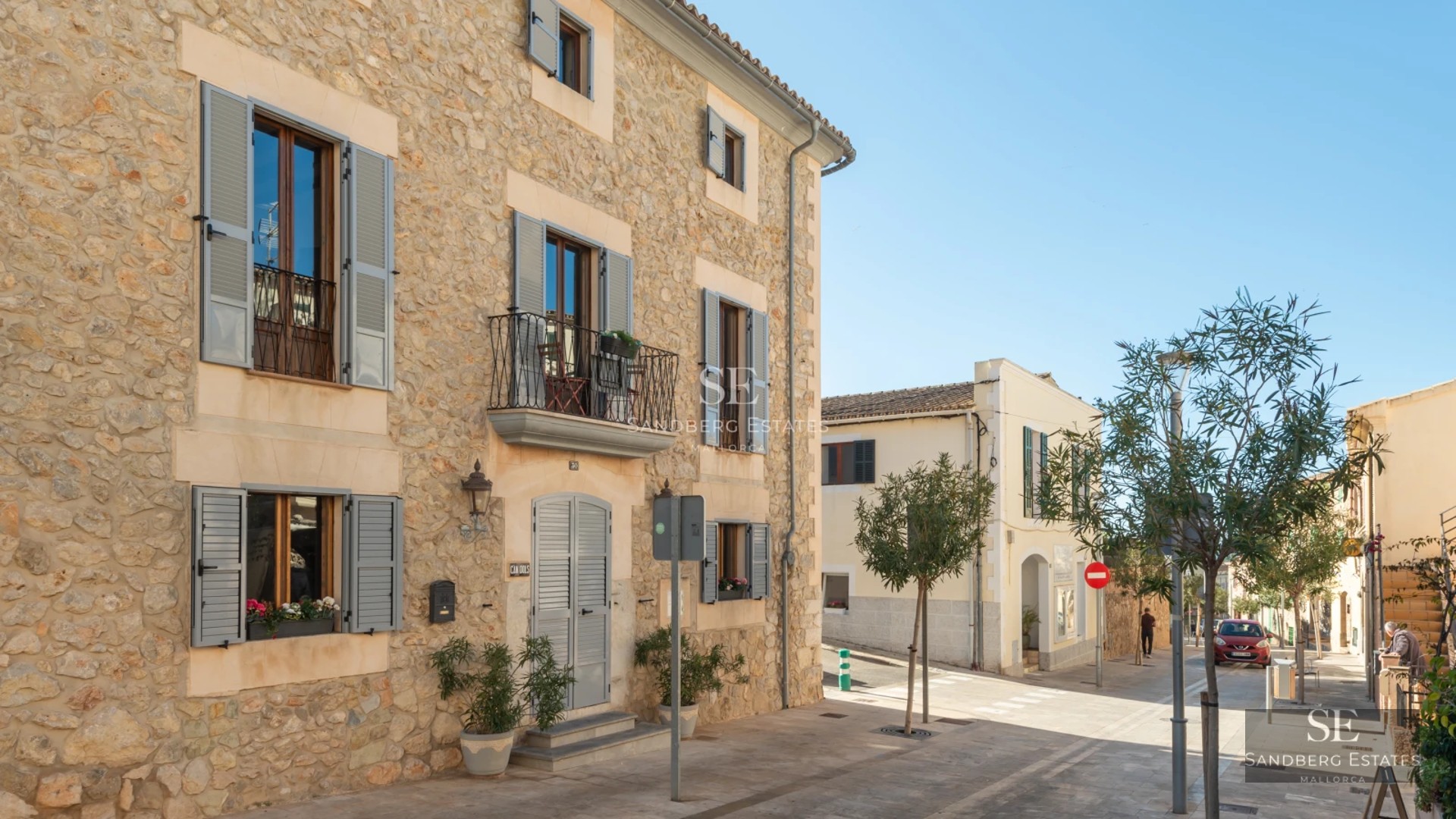 Exterior view of modern villa with infinity pool, spacious terraces, and lush gardens. Minimalist architecture and panoramic views.