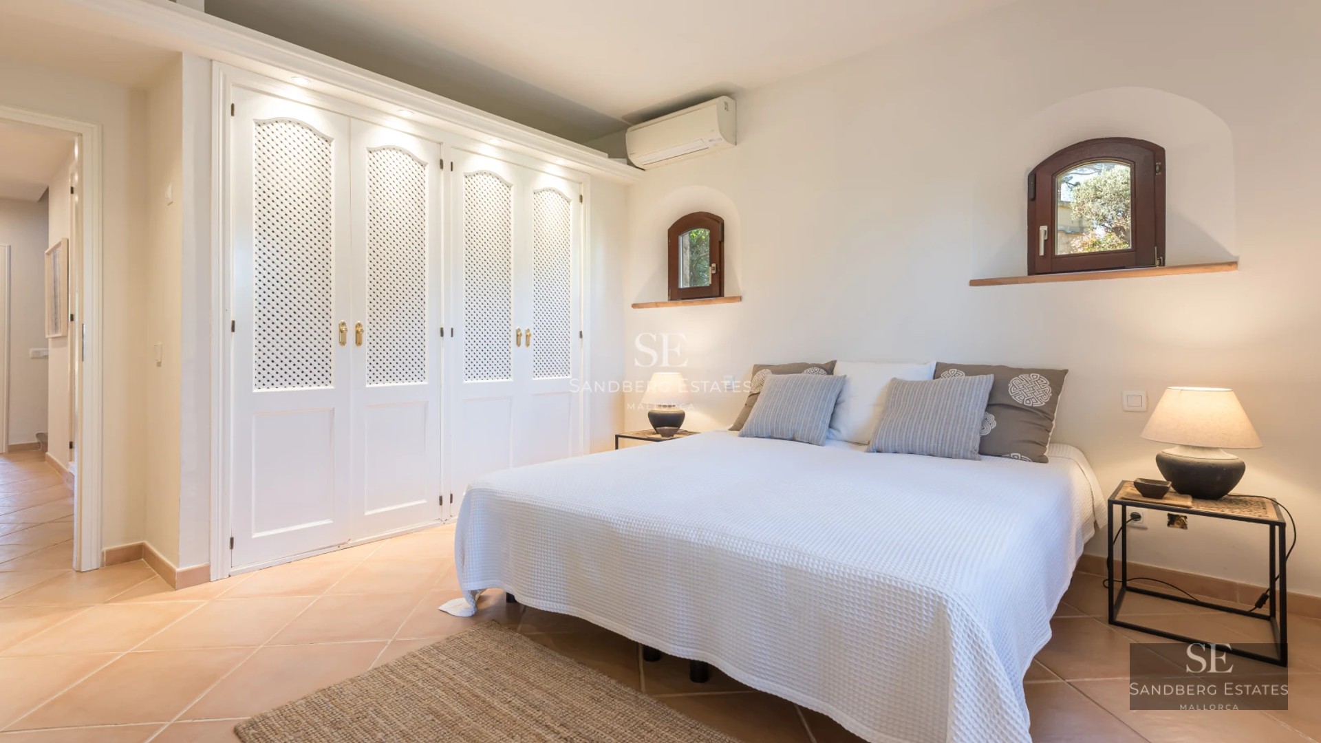 View of a modern villa featuring an infinity pool, lush garden, and spacious terraces. Minimalist architecture, ideal for relaxation.