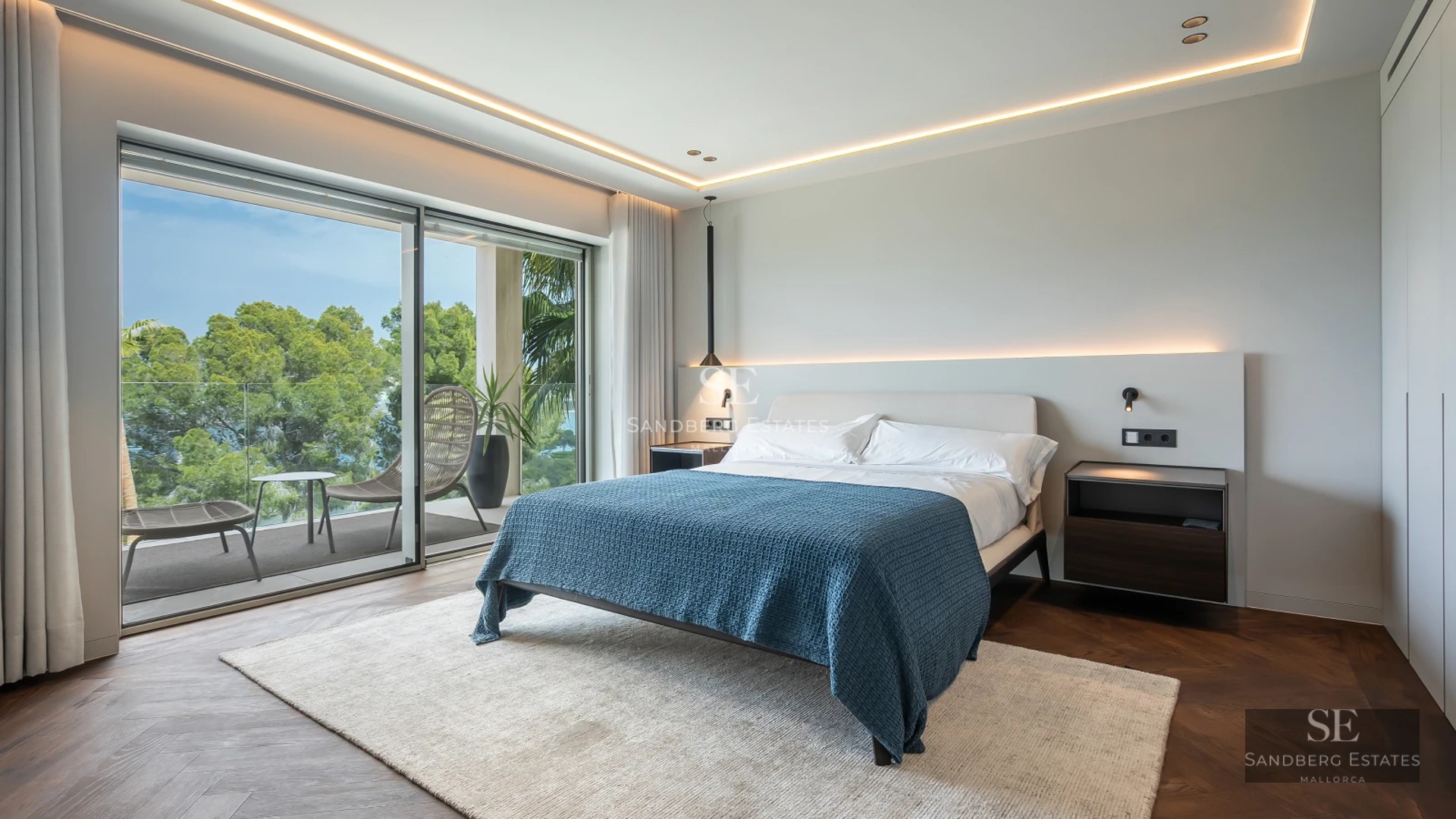 Modern terrace featuring an infinity pool with panoramic sea views. Minimalist design with elegant furniture and lush landscaping.