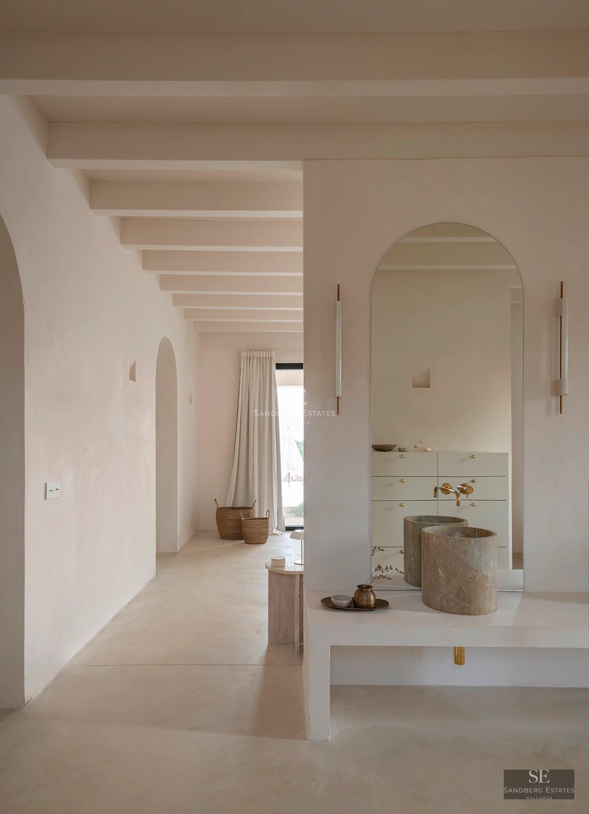 Modern penthouse with a large terrace, infinity pool, and sea views. Minimalist design and high-quality finishes.