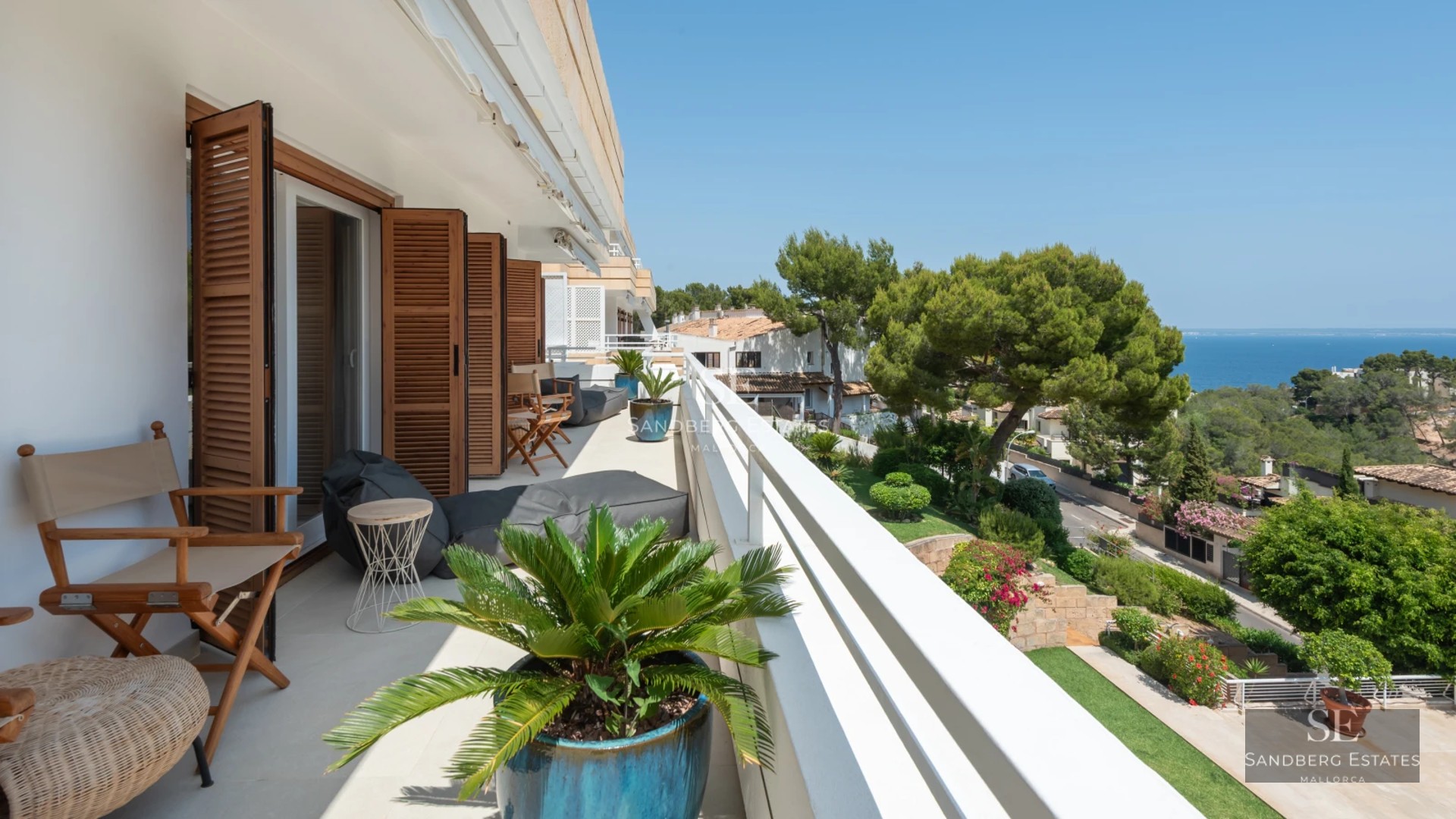 Exterior view of a modern villa featuring an infinity pool, manicured garden, and large windows offering ample light.