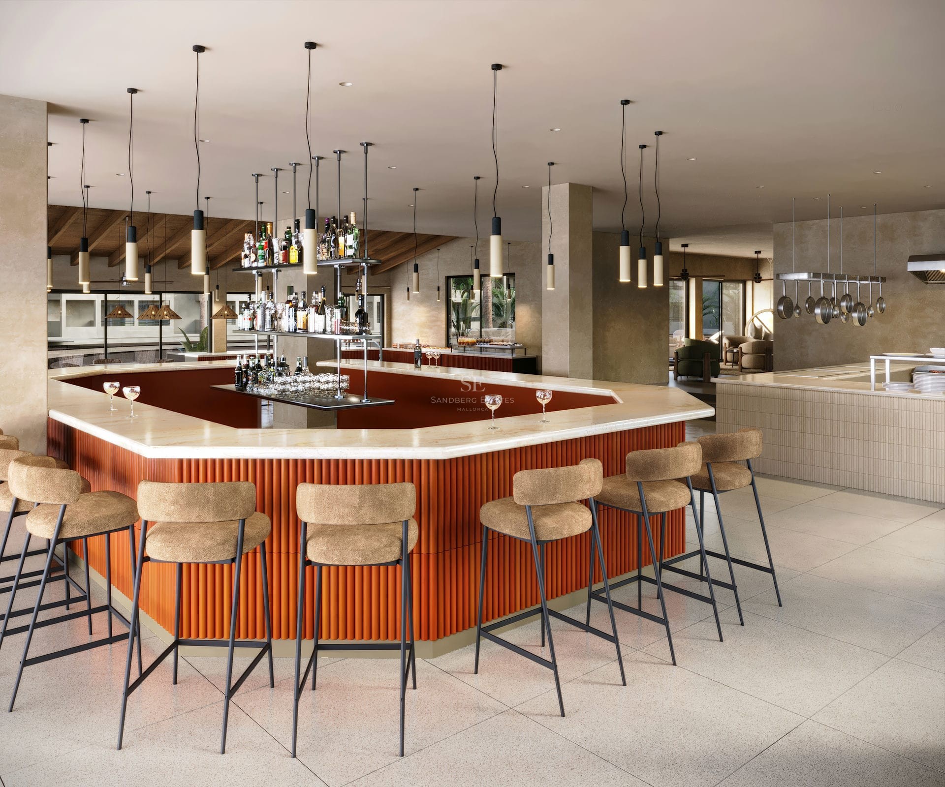 Bar hexagonal élégant avec comptoir en pierre blanche, base orange nervurée et tabourets beiges sous suspensions.