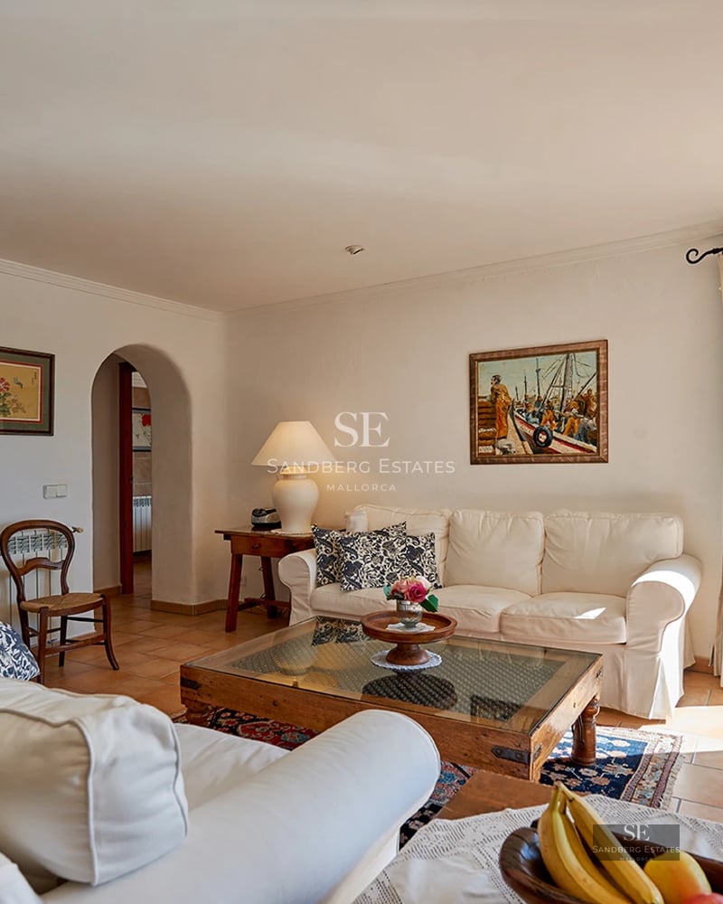 Spacious balcony with panoramic sea views. Modern design, glass railings, elegant and relaxing outdoor furniture.