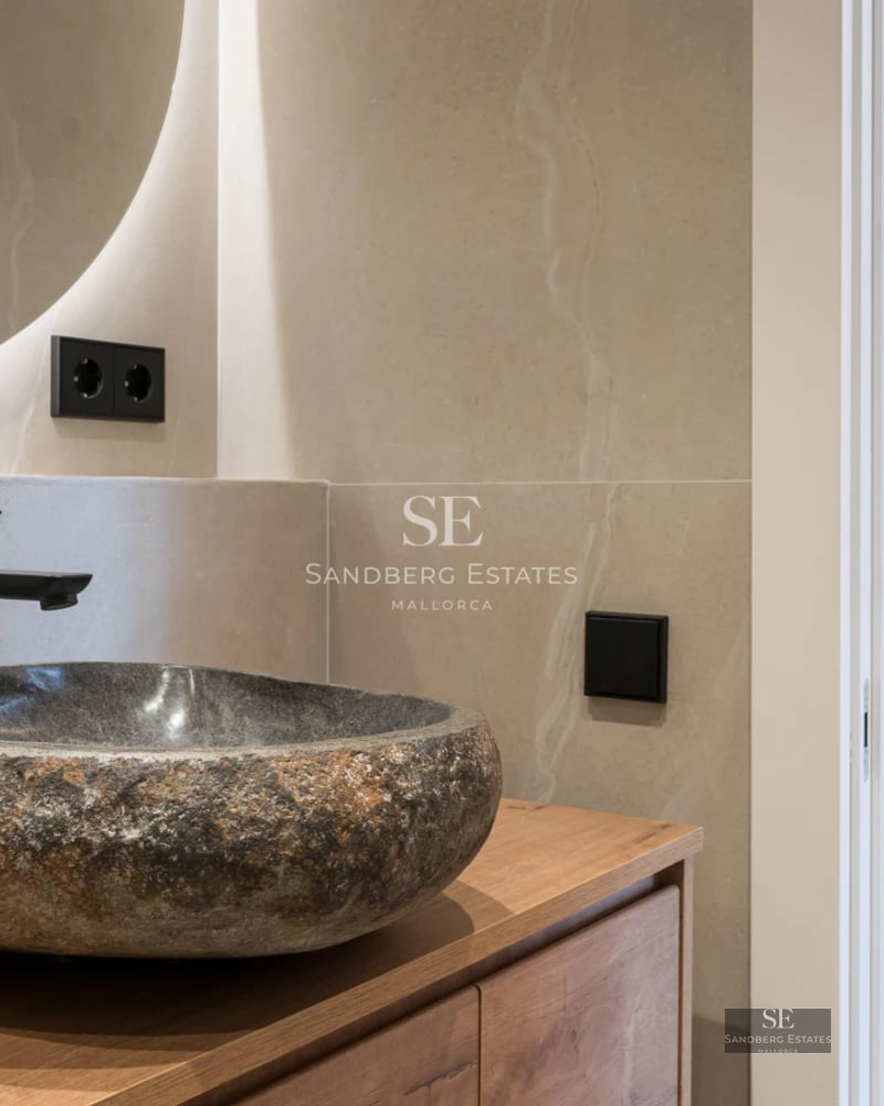 View of the infinity pool and garden of a modern villa featuring minimalist architecture and expansive windows capturing natural light.