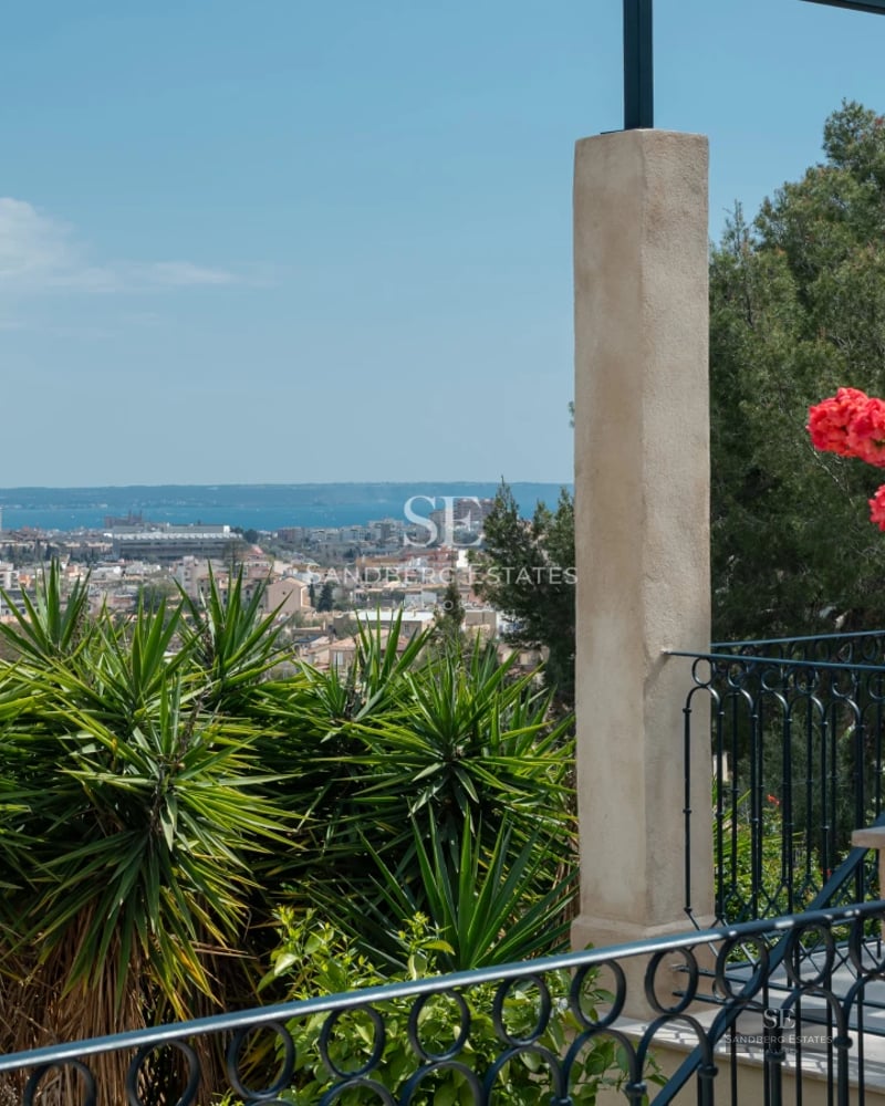 Spacious terrace with infinity pool, panoramic views. Modern design, elegant furniture, perfect for relaxation and entertainment.