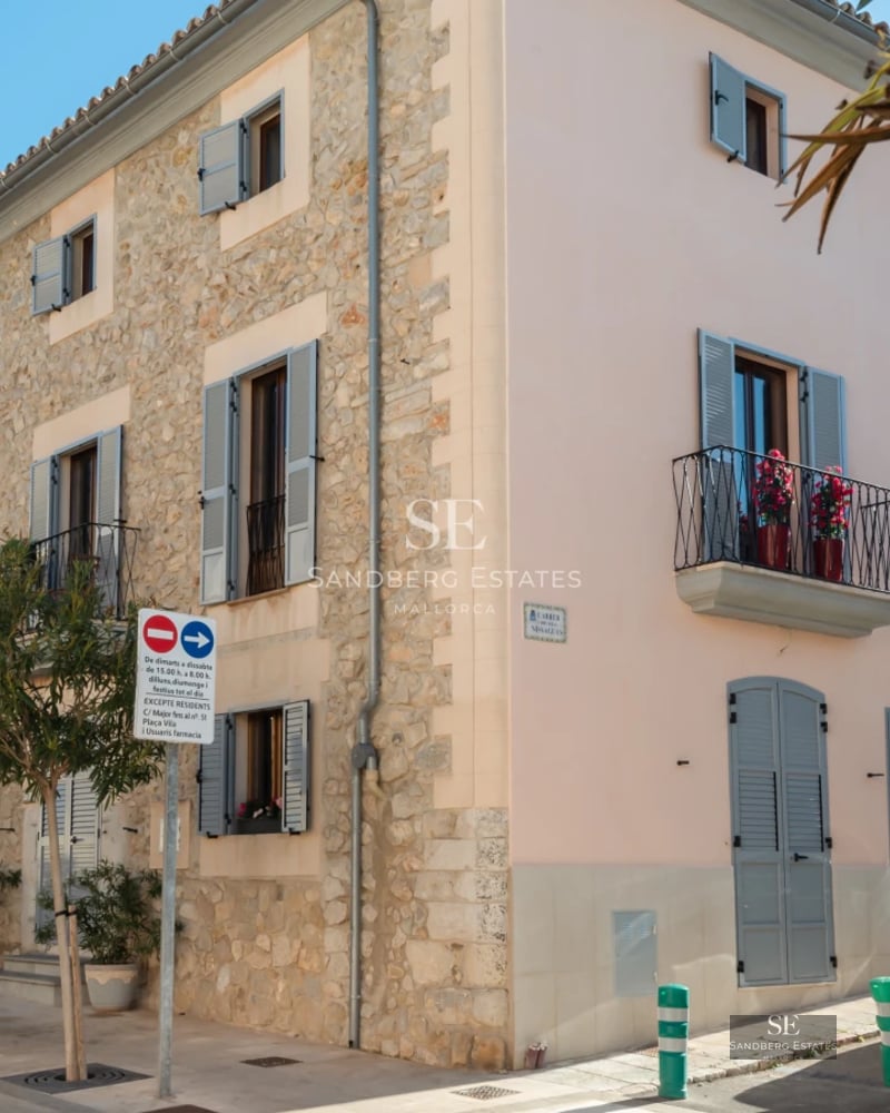 Exterior view of a modern villa with infinity pool, spacious terraces and minimalist design with panoramic windows.
