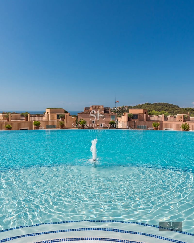 Modern penthouse with a large terrace, glass railings and spectacular views. Minimalist design, high-end outdoor furniture.