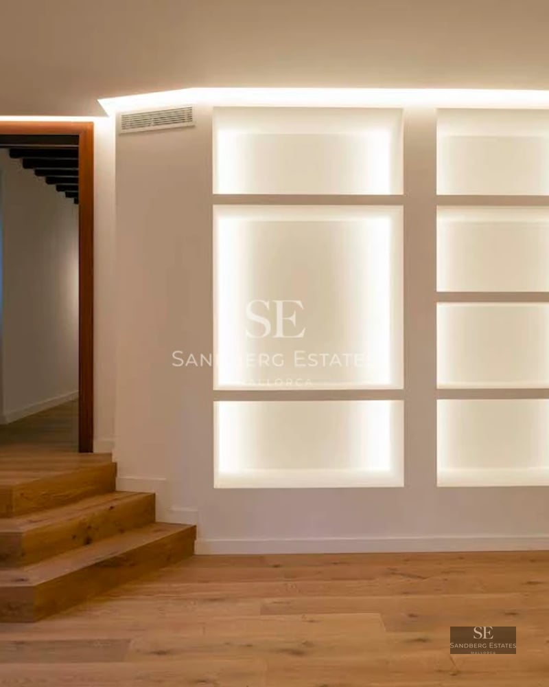 Exterior view of a modern villa with an infinity pool and lush garden. Minimalist architecture, large windows, and luxurious finishes.