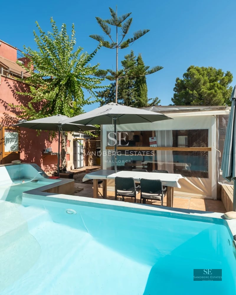 Exterior view of a modern house with pool, garden and large window front. Minimalist architecture with luxurious finishes.