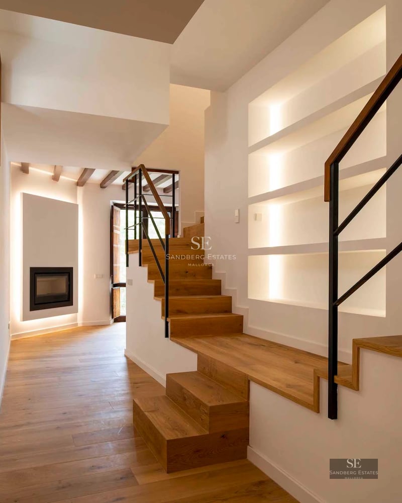 Exterior view of a modern house with a pool, manicured garden, and large windows. Minimalist and elegant design.