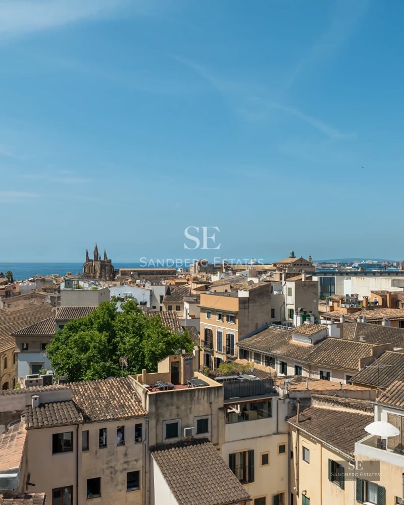 Exterior view of a modern villa with a pool. Minimalist design, large windows and manicured landscaping. Warm ambient lighting.