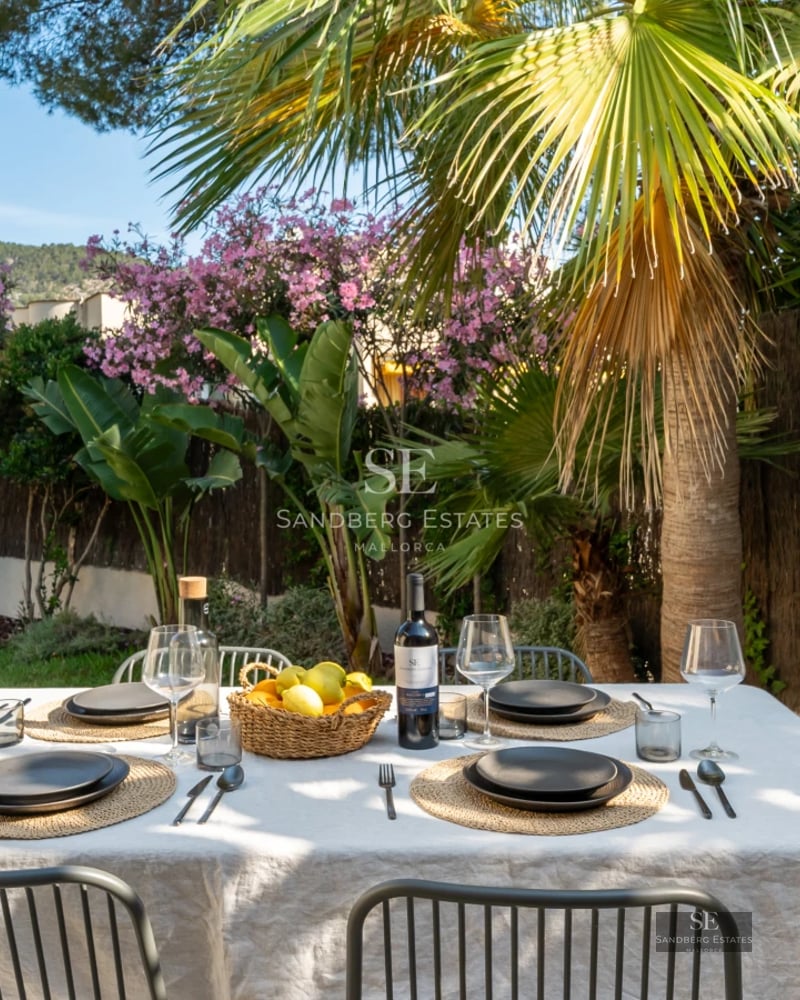 Exterior view of a modern villa with a pool, terrace, and garden. Minimalist architecture with large windows and high-quality finishes.