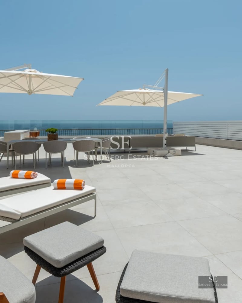 Expansive terrace featuring an infinity pool and panoramic views. Modern design with loungers and stylish outdoor furniture.