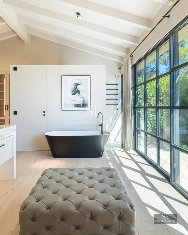 Exterior of a luxury villa with an infinity pool, sun loungers, and panoramic views. Modern design with large windows and a terrace.