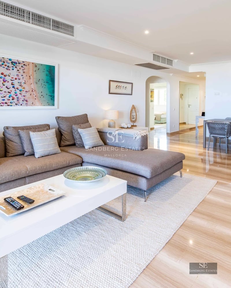 Spacious terrace with pool, sun loungers, and umbrellas. Panoramic views of the garden and blue sky. Modern and minimalist architecture.