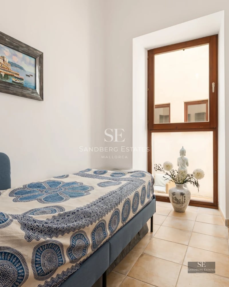 View of an elegant modern villa with pool. Minimalist design, large windows, impeccable landscaping, and a luxurious atmosphere.