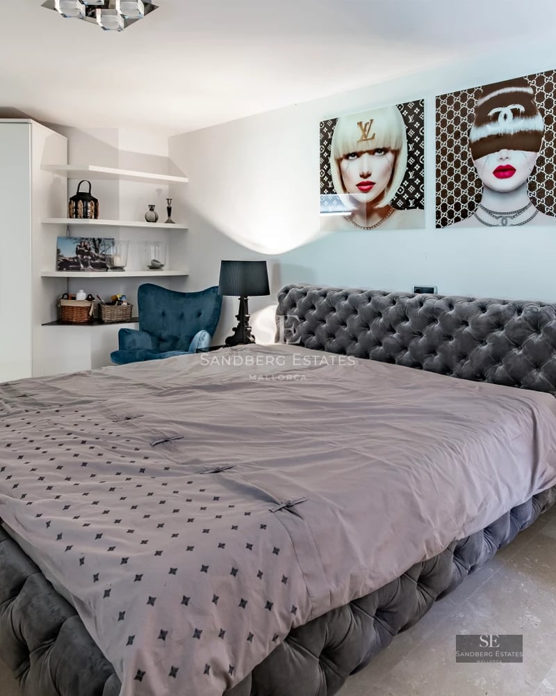 View of modern villa with infinity pool, sun loungers, lush garden and floor-to-ceiling windows leading outside. Minimalist design.