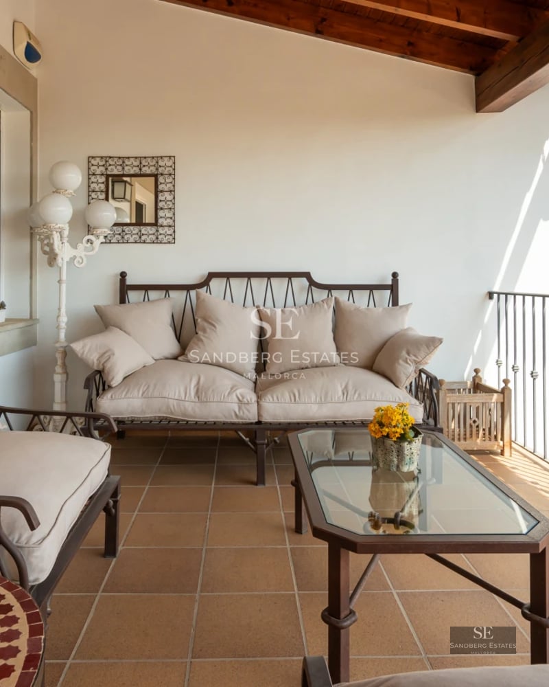 Spacious terrace with infinity pool and sea view. Modern design, elegant outdoor furniture and lush vegetation.