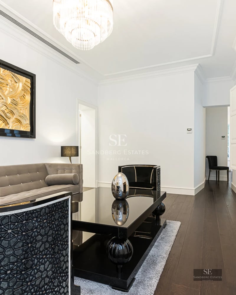 Exterior view modern villa featuring an infinity pool, lush garden, and minimalist architecture. Manicured lawn and impeccable design.