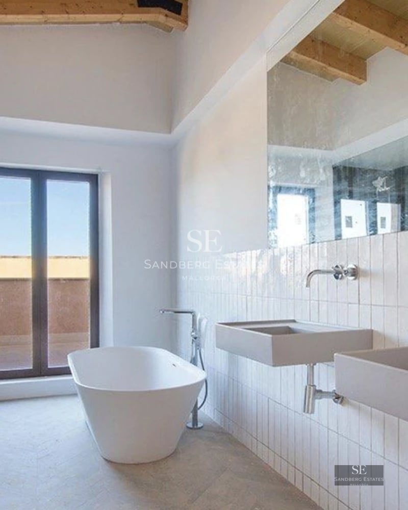 View of a swimming pool surrounded by lush vegetation. Modern house with large windows. Natural lighting and high-quality finishes.