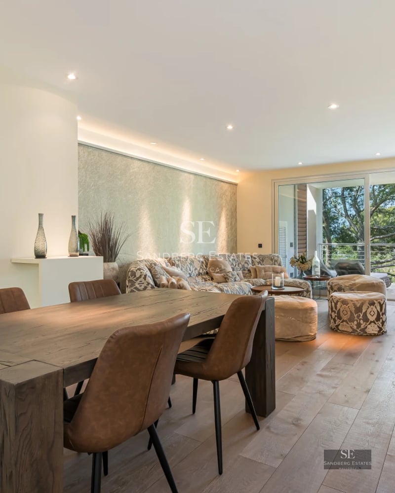 Spacious terrace with infinity pool and panoramic view. Modern architecture, sun loungers, and design details.