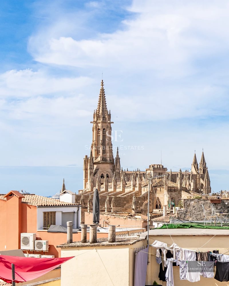 Exterior view of a modern villa featuring an infinity pool, lush garden, and expansive terraces. Minimalist architectural design with panoramic windows.