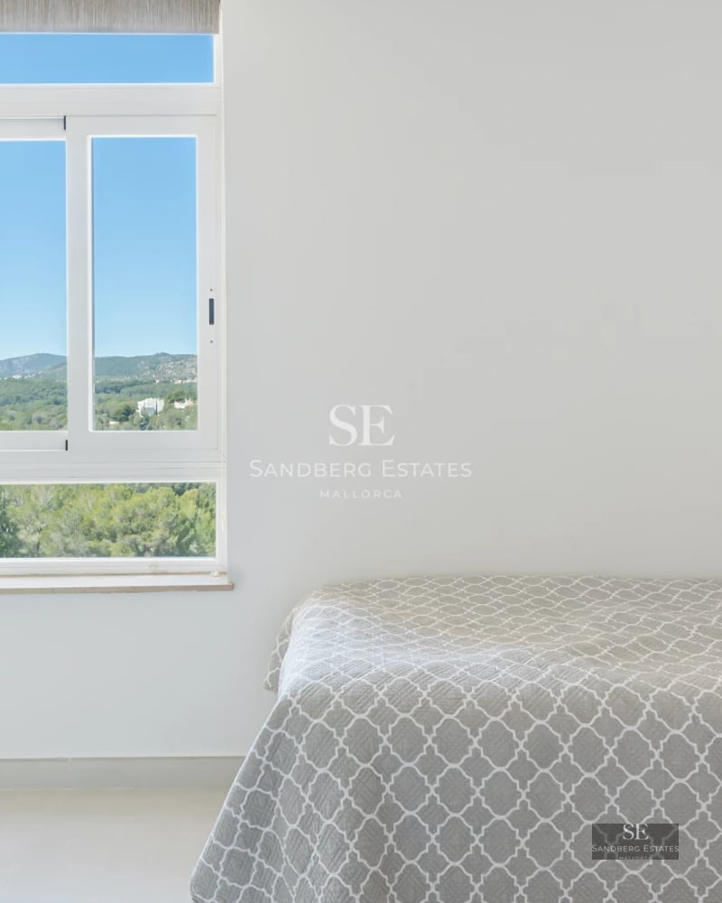 Spacious terrace featuring an infinity pool, sun loungers, ocean view, and modern design. Minimalist architecture with high-quality finishes.