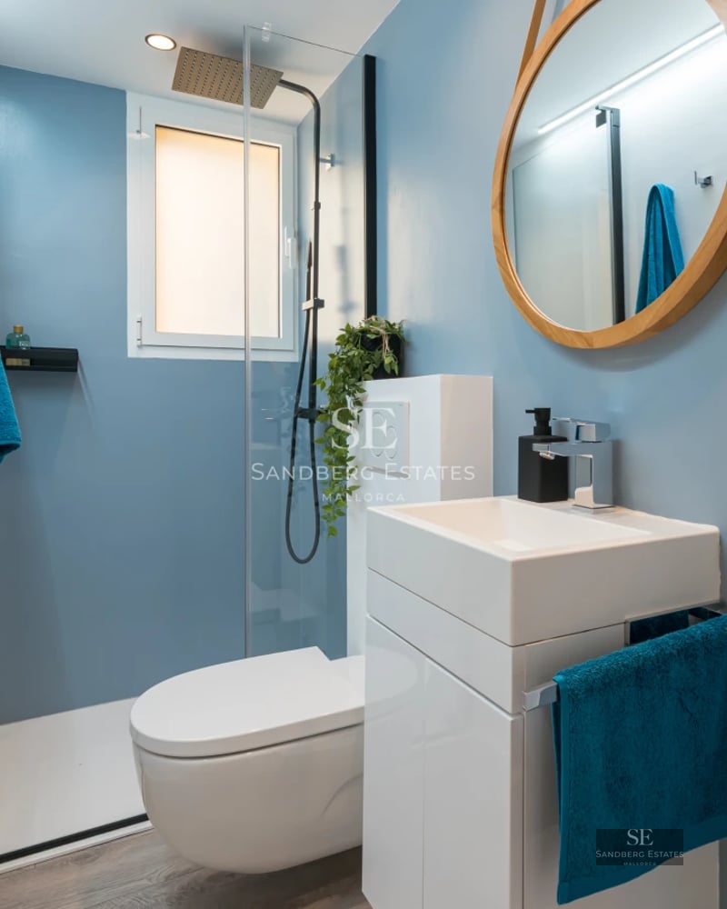 View of infinity pool with crystal-clear water, elegant edge, and lush natural surroundings. Modern and sophisticated design.