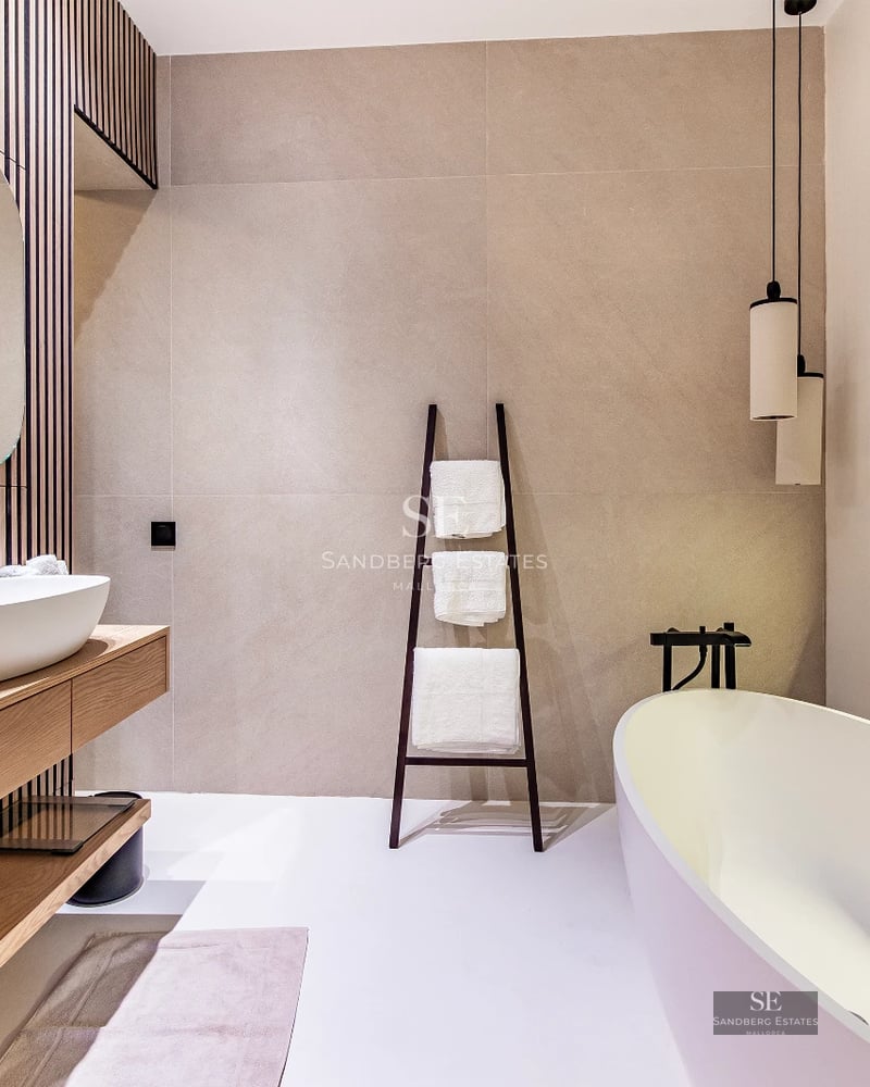 Exterior view of a luxurious villa featuring an infinity pool, garden, and modern architecture. Minimalist design with large windows.