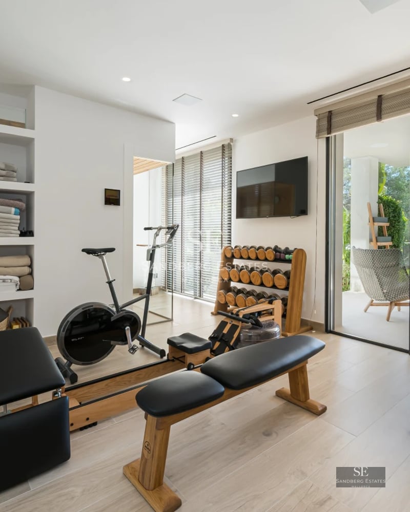 Spacious terrace with infinity pool, panoramic sea views. Modern design, elegant furniture, ideal outdoor space.