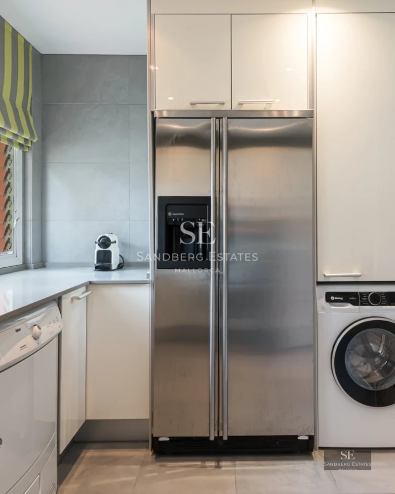 Spacious terrace with infinity pool and panoramic views. Modern design, solarium, and outdoor living area. Ideal for relaxation.