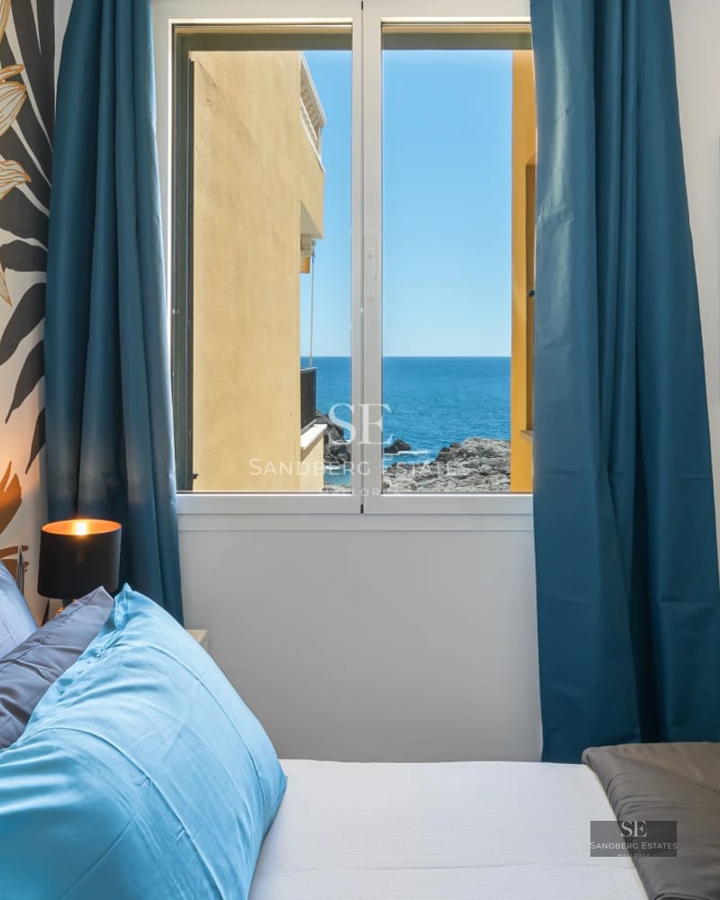 Expansive terrace with pool and sun loungers. Modern architecture with large windows. Ideal for outdoor relaxation and entertaining.