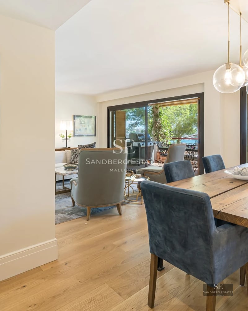 View of a modern villa with an infinity pool, lush garden, and expansive terraces. Elegant and minimalist architecture.