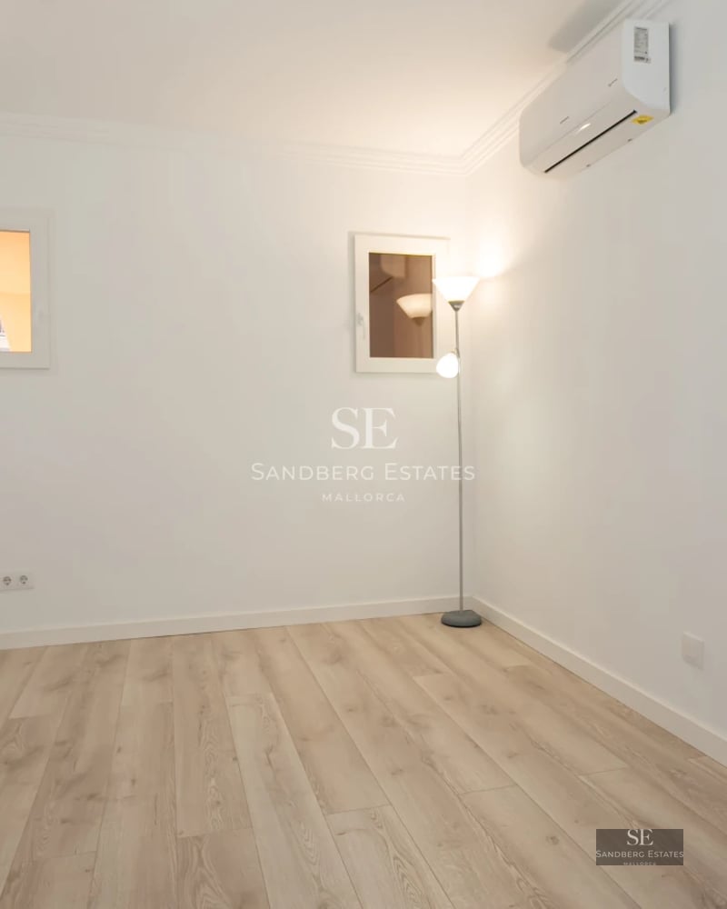 Exterior of a modern villa with an infinity pool, large windows, and lush garden. Contemporary design and panoramic views.