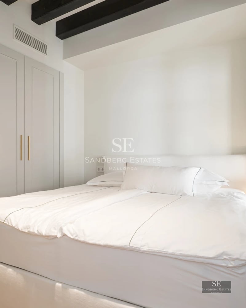 Expansive terrace featuring an infinity pool and panoramic views. Modern design, elegant furniture, lush vegetation.