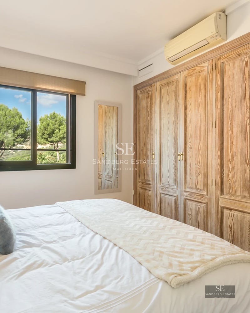 View of infinity pool with glass edge, modern architecture, lush garden, and blue sky. Luxury design.