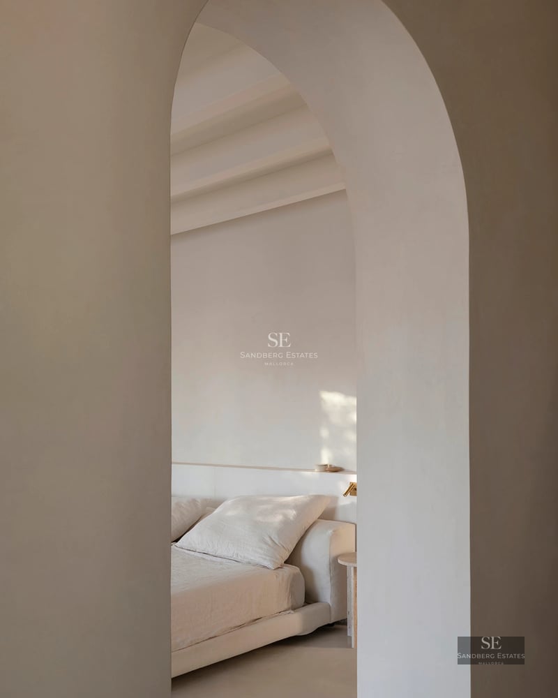 Bright interior with large windows offering panoramic sea views. Modern design, light wood flooring and elegant furniture.