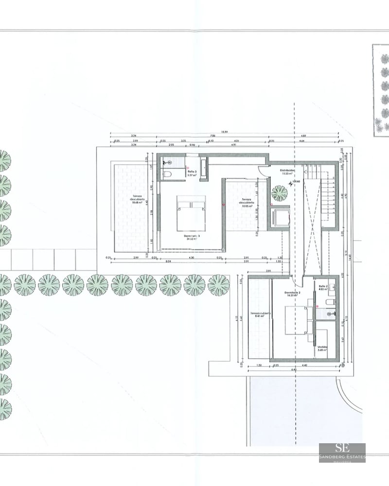 Exterior view of modern villa with infinity pool. Minimalist architecture, large windows, lush garden. Ideal for relaxation and comfort.