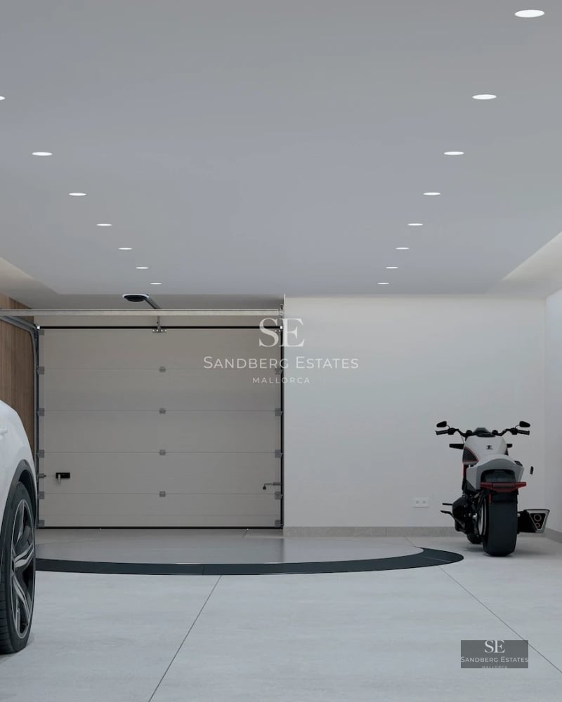 Spacious pool with sun deck, surrounded by lush greenery. Modern and relaxing design. Ideal for rest and entertainment.