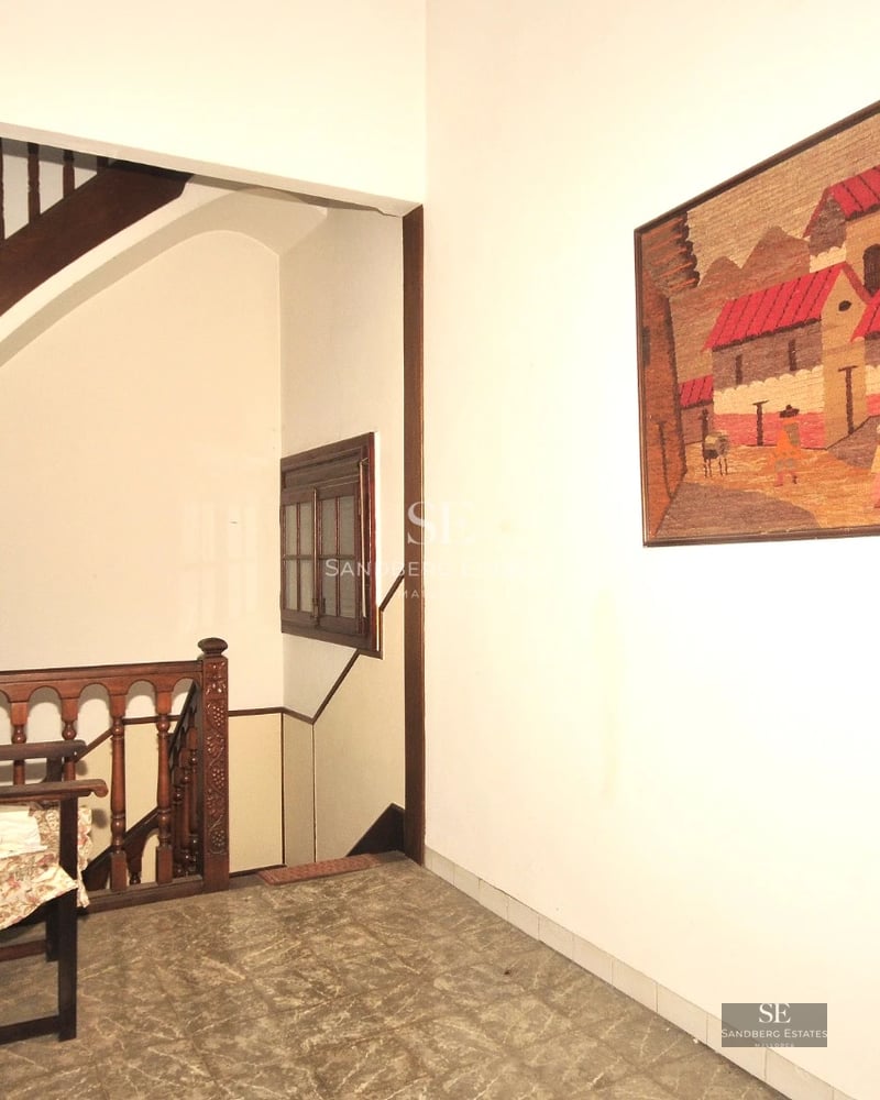 Spacious terrace with pool, sun loungers, and panoramic views. Modern design, open spaces, and natural light. Ideal for relaxation and entertainment.