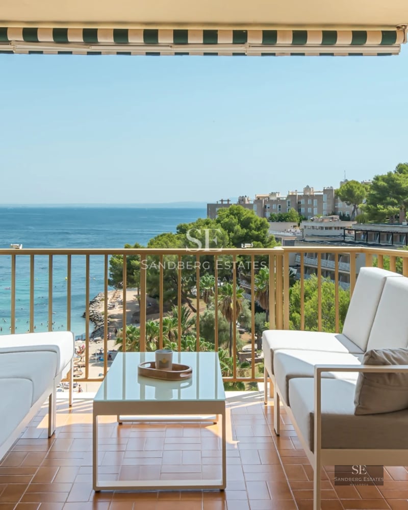 Exterior view of a modern villa with pool and garden. Minimalist architecture, large windows and elegant landscaping.