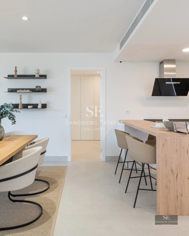 Exterior view of a modern villa with an infinity pool. Minimalist design, large windows, and lush garden.