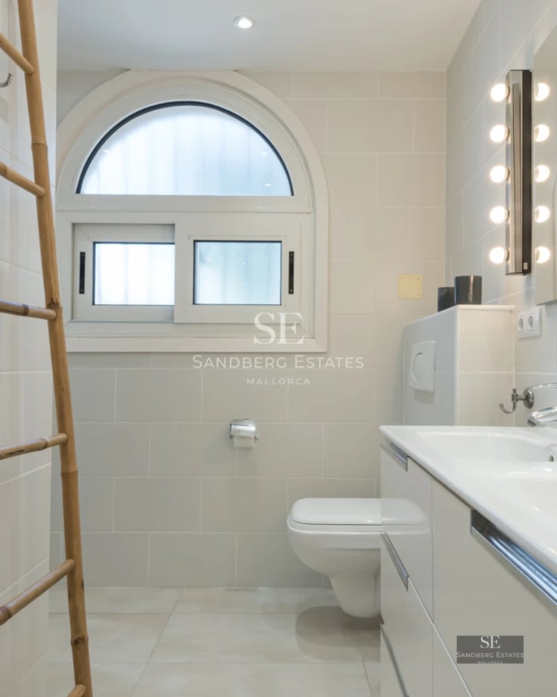 Exterior view of a modern villa with infinity pool, garden, and large terraces. Minimalist architecture, ambient lighting.