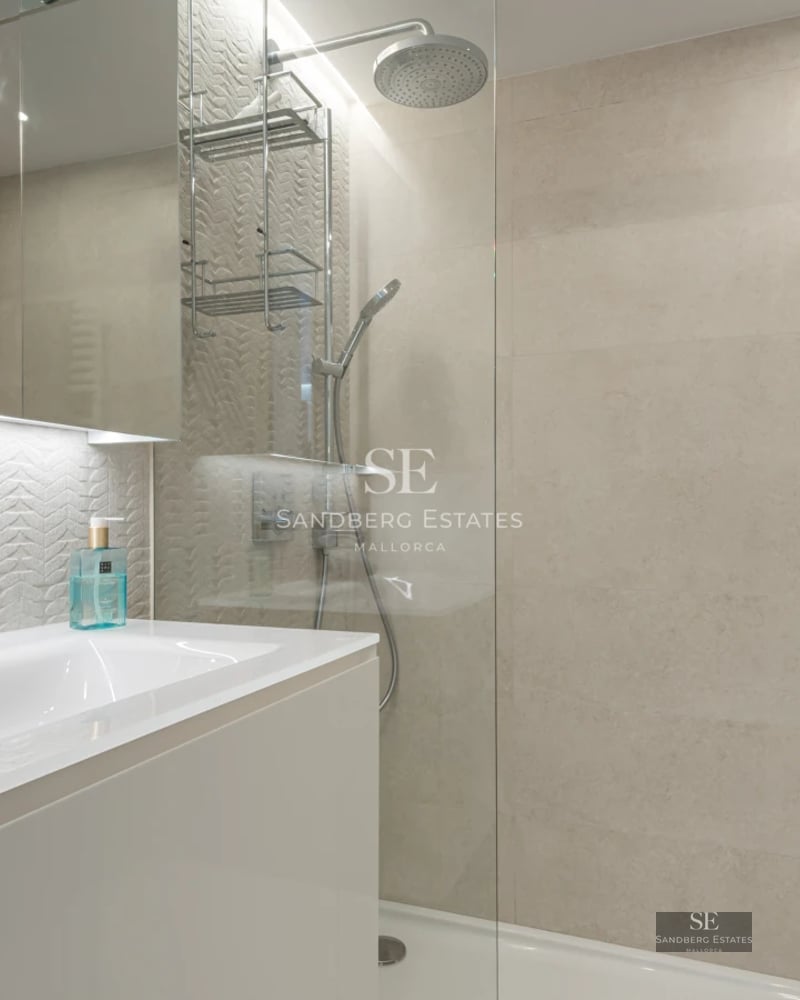 Exterior view of a modern villa featuring an infinity pool, large windows, and lush gardens. Minimalist architecture and contemporary design.