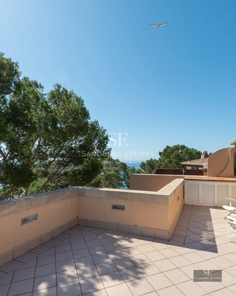 Spacious terrace with infinity pool and panoramic views. Minimalist design, wooden floor and modern furniture.