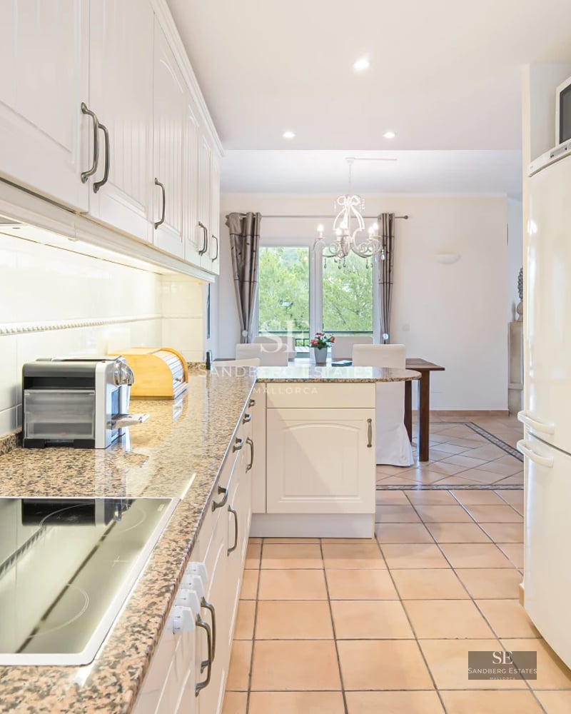 Exterior view of a modern villa with an infinity pool, lush gardens, and minimalist architecture. Bright panoramic windows.