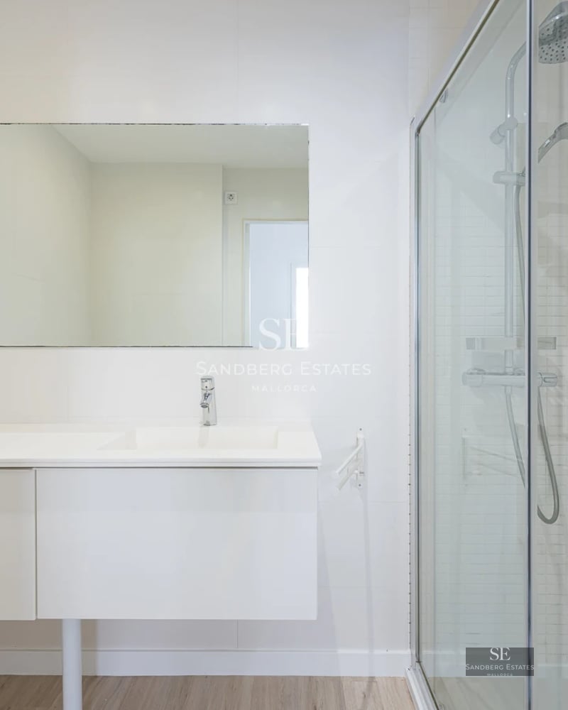 Exterior view of modern villa with pool. Minimalist architecture, large windows, manicured garden. Elegance and comfort.