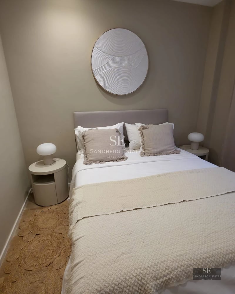 Exterior of modern villa with infinity pool. Minimalist architecture, expansive terraces, and lush garden. Natural lighting.