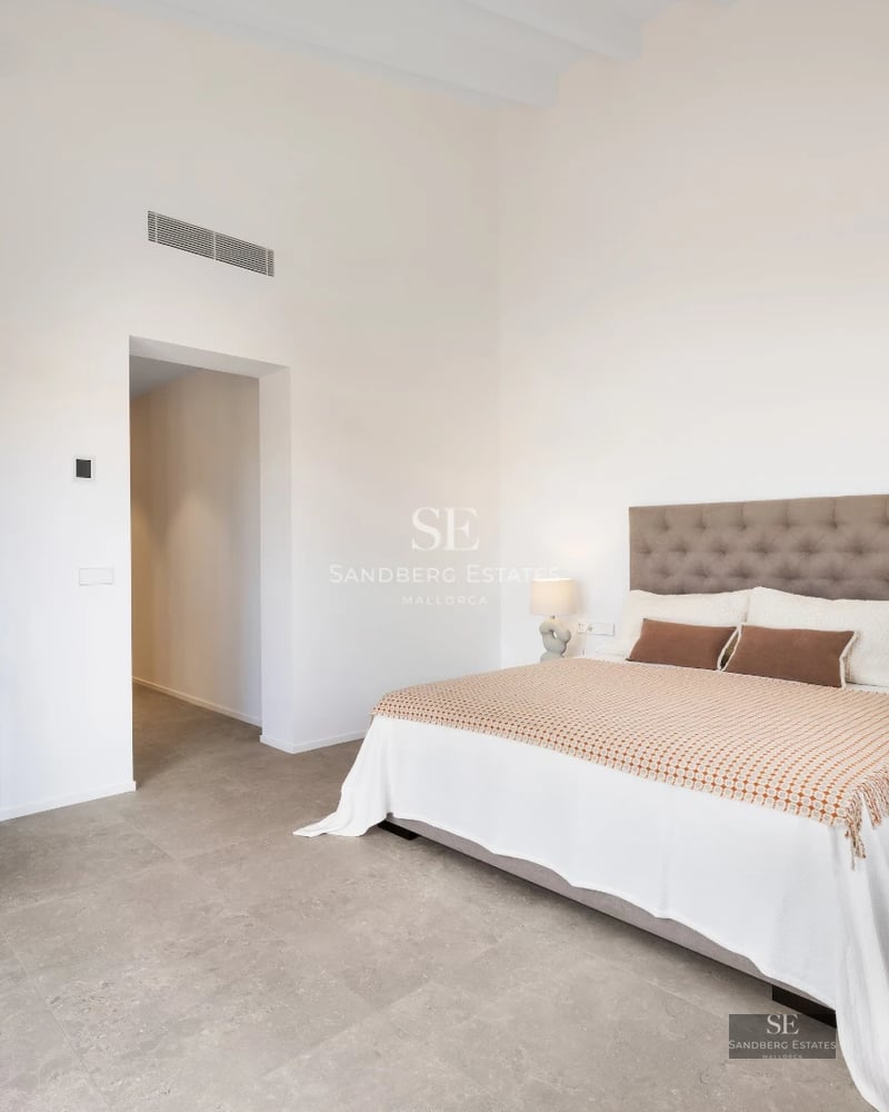 Spacious balcony with panoramic sea views. Modern design, glass railing, minimalist furniture, light wood flooring.