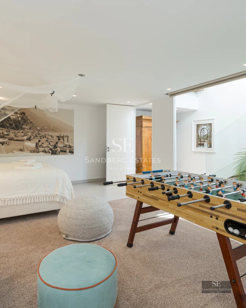 Modern exterior with infinity pool, sun loungers, minimalist architecture, green garden, and clear sky. Natural lighting.